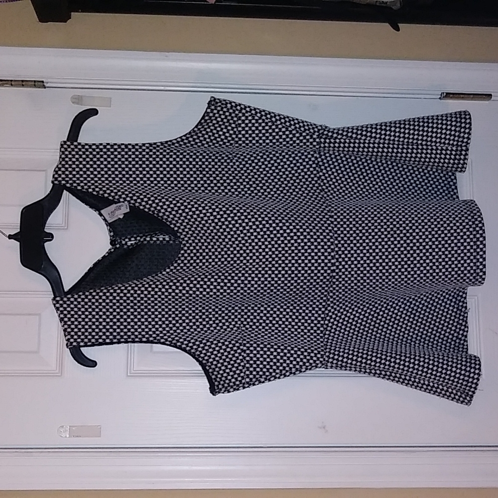 Sleeveless dress shirt